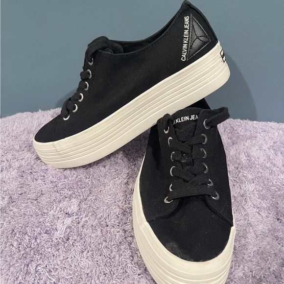 Calvin Klein Jeans Zohene B4R1620 Black Platform Sneakers NWOB Women’s Size 9 - Picture 6 of 15